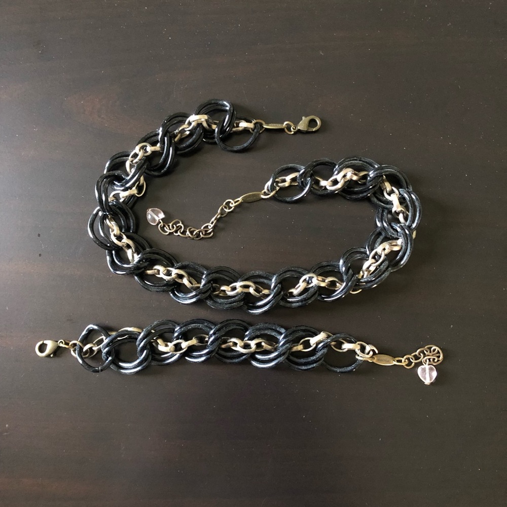 Sabika necklace and bracelet set.